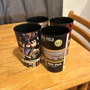 4-32 oz plastic Pittsburgh Cups
